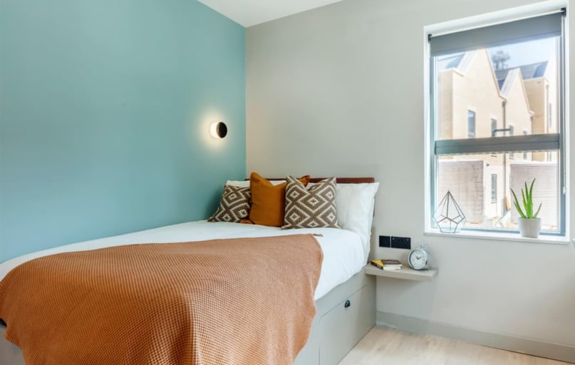 Harvest Road, Englefield Green, Egham - Image 1